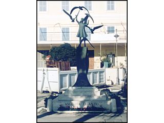 Erected in 1979 this statue commemorates the Legend of Angelita di Anzio a young casualty of the Battle of Anzio.